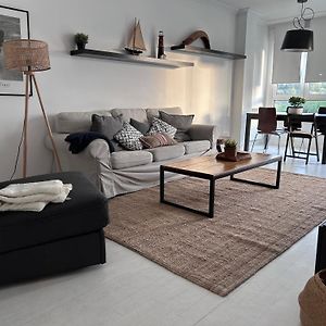White Cozy Flat In Donostia